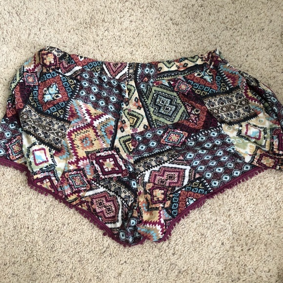 Flowy aztec printed shorts - Picture 2 of 4